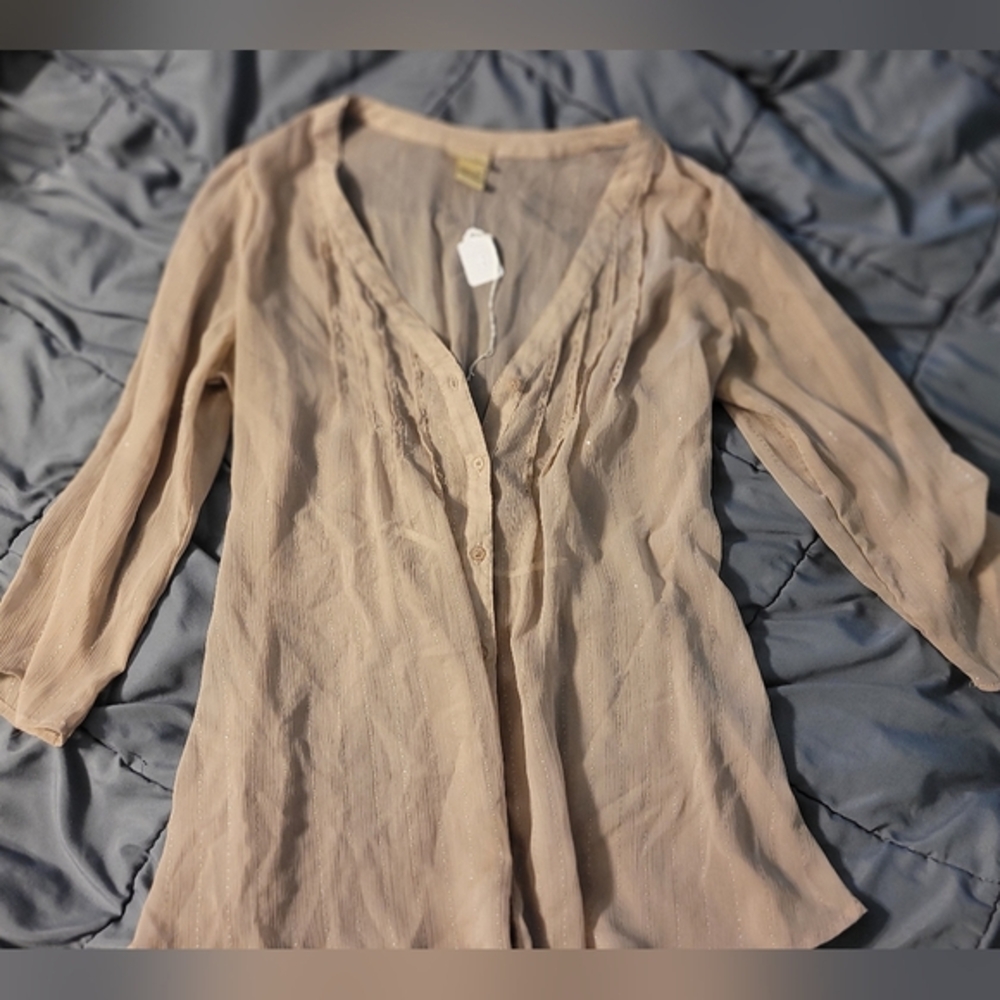 Daytrip size lg cream/tan button down sheer top.
